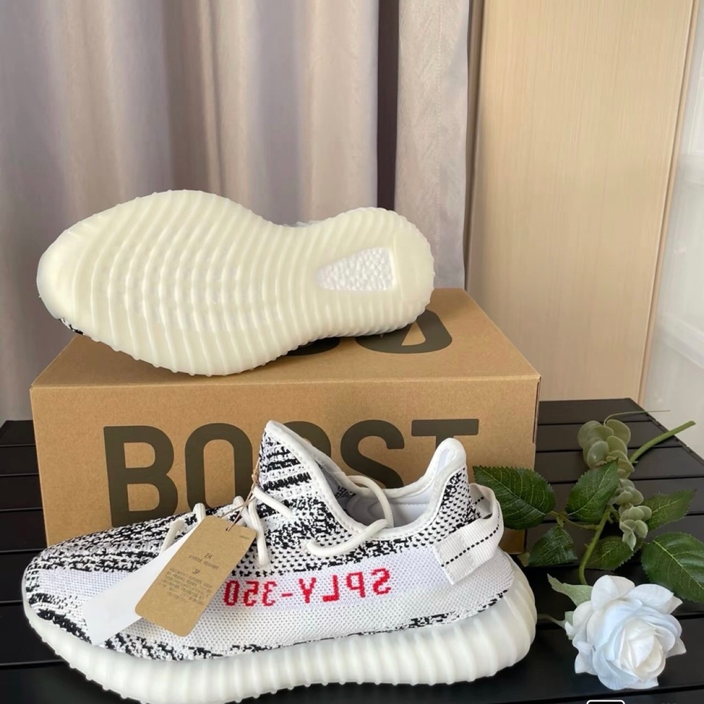 Yeezy Boost 350 V2 Zebra Sneakers - Picture 3 of 7